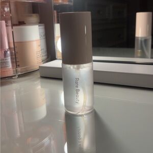 Rare Beauty Primer Serum in Soft Beige Cap